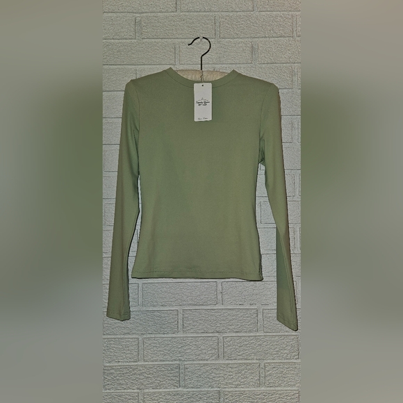 NWT Long Sleeve Tee - Picture 6 of 7